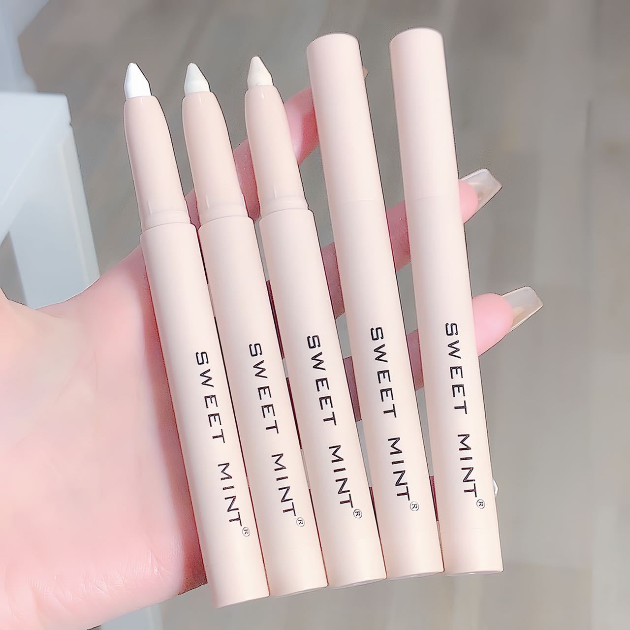 Brightening Eyeliner Pen Makeup